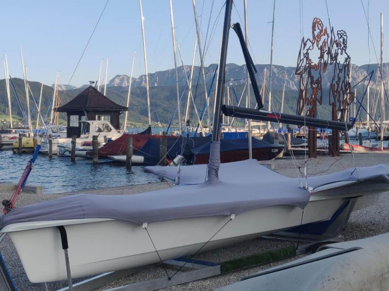 Robert Dickson and Sean Waddilove&#039;s 49er Cracklin&#039; Rosie is ready to go on Lake Attersee in Austria