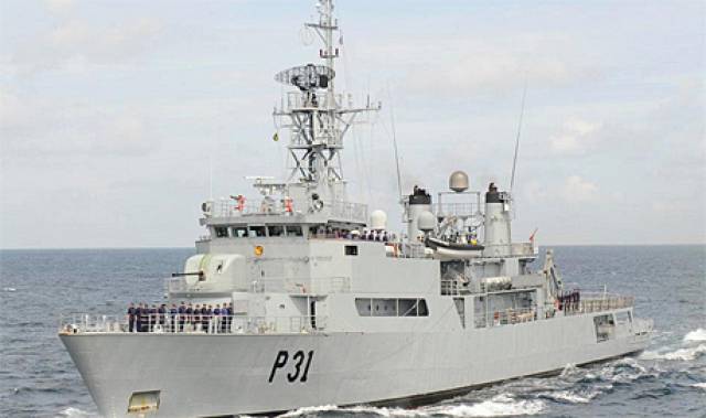 LÉ Eithne crew will accept the 'Freedom of Entry' honour at a ceremony held in Dún Laoghaire Harbour Plaza today, Friday 31 March at 13,00hrs. Afloat add that the LE Eithne's adopted homeport is Dun Laoghaire from where the public are invited to board for tours this afternoon and evening. 