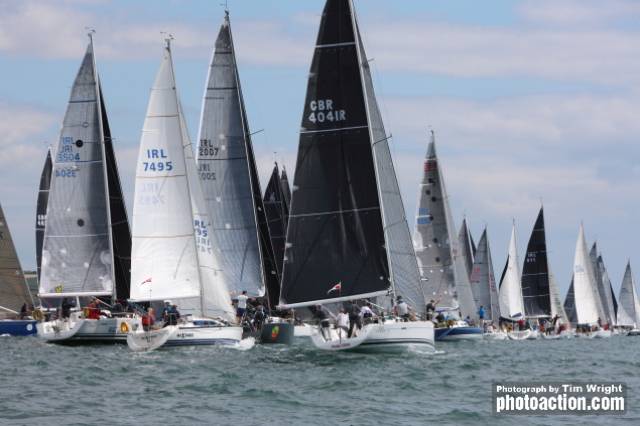 The huge starting-line of a kilometre in length was needed to accommodate the 85 boats