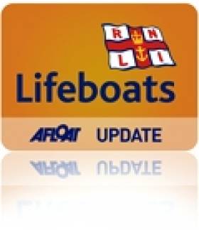 Lifeboat Creates Wash to Assist Yacht Aground