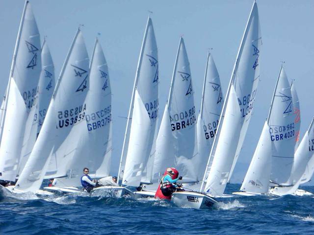 A crowded weather mark in the dramatic last race of the flying Fifteen Worlds in New Zealand