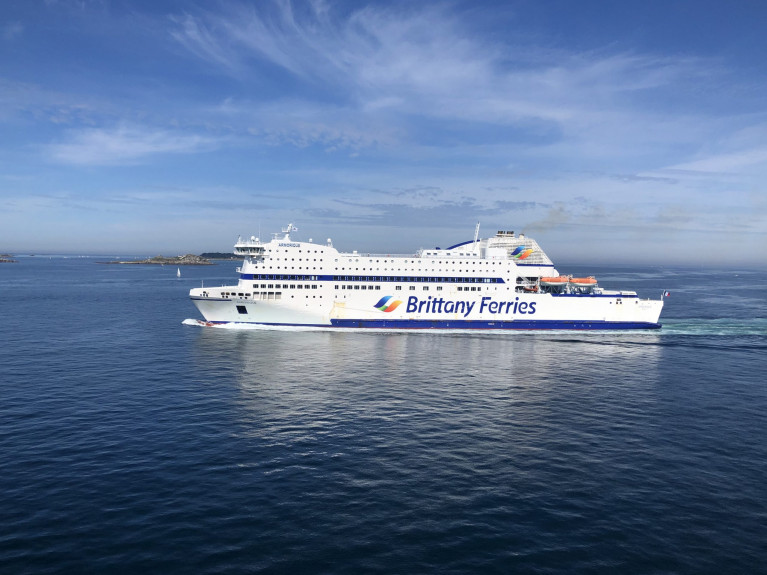 Another By-Pass Brexit Route? Operator, Brittany Ferries, is considering its options as plans are in progress for a further Ireland-France freight route connecting with the Breton ports of Roscoff and St Malo using the ro-pax cruiseferry Armorique. Could both Cork and Rosslare be the benefactors? As for Armorique, AFLOAT has tracked to Le Havre where it is laid-up along with Bretagne, the first 'cruiseferry' to operate the Cork-Roscoff route in 1989. 