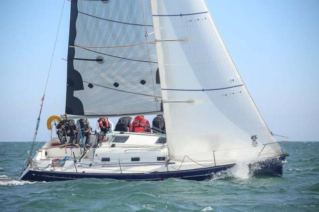 A well set–up Beneteau 31.7 racing on Dublin Bay. There are good gains to be made in adjusting the rig regularly – read how how to set up the mast and sails for best performance upwind in different wind conditions below