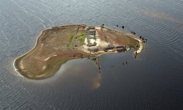 The ‘island’ holds the ruins of a farmhouse and abandoned machinery on elevated land that was flooded in 1940