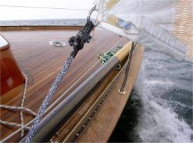 Upffront.com are promoting lighter, faster, safer sailing through the use of new technology i.e. composite materials, strops and soft connectors