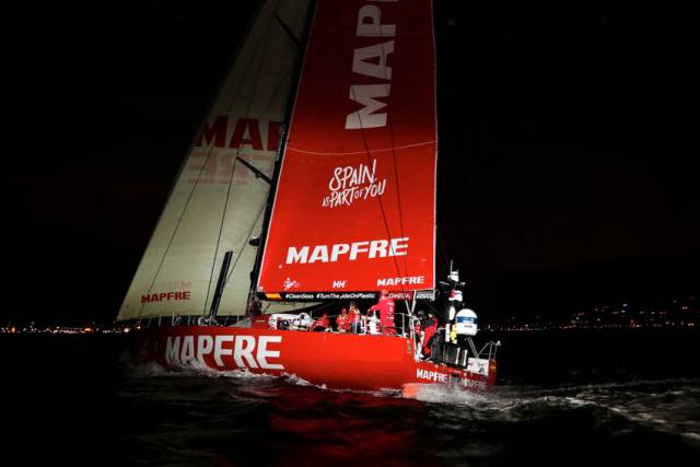 MAPFRE arrives in Melbourne in the early hours of Christmas morning