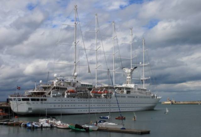 Wind Surf making the last cruise call of the season to Dun Laoghaire Harbour in 2016