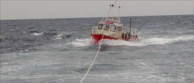 The 36–foot fishing vessel got into difficult just 300 metres off the rocks at Dunworley Point near Seven Heads in West Cork at 2pm today and sought immediate assistance.