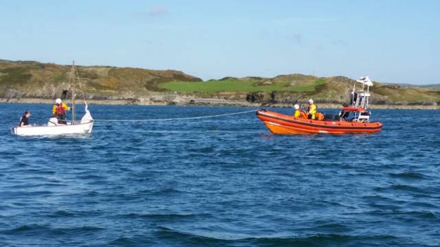 Baltimore’s inshore lifeboat taking the sailing vessel under tow