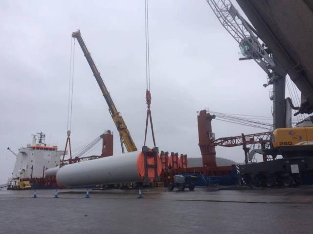 Unloading of wind turbines from BBC Orion berthed at Belview, Port of Waterford. Further such cargoes are scheduled throughout 2017. 