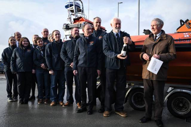 Volunteer crew from Lough Derg RNLI and members of the Lough Derg RNLI Fundraising Committee with Robert Spier (right)