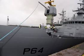 Crane operations saw the installation of the 76mm Oto Melara gun, the primary armament fitted onto the newest OPV90 P60 class LÉ George Bernard Shaw, that took place in the Irish Naval Service Base in lower Cork Harbour
