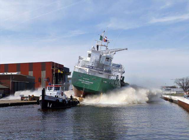 End of March marked the occasion of Arklow Vanguard's lunchtime launch yesterday at a Dutch yard. In attendence was the tug Cruno II.