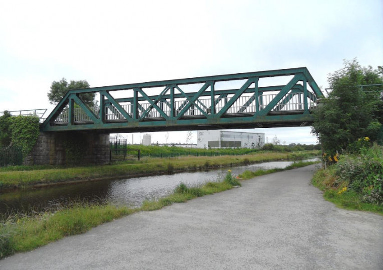 The rail bridge over the Grand Canal west of Tullamore town centre