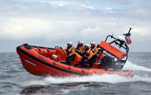 Kilkeel Lifeboats Assists Injured Fisherman Off Down Coast