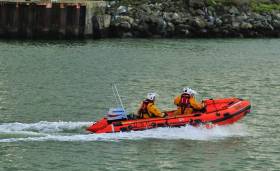The Wicklow RNLI inshore lifeboat launches to assist the broken-down personal water craft