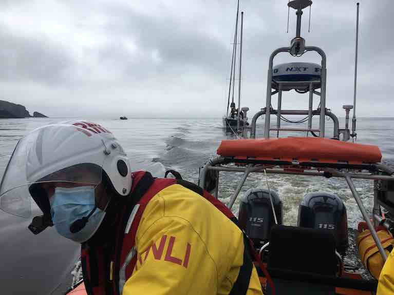 Baltimore inshore lifeboat tows the yacht into harbour