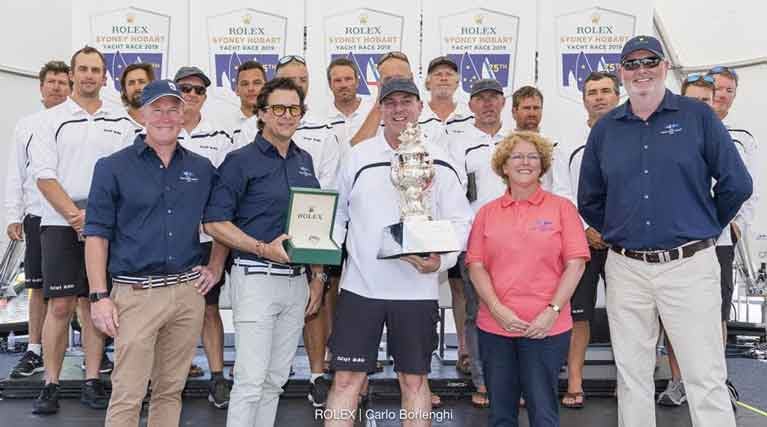 Ichi Ban crew with Tasmanian Premier Will Hodgman, General Manager of Rolex Australia Patrick Boutellier, Ichi Ban owner Matt Allen, RYCT Commodore Tracy Matthews and CYCA Commodore Paul Billingham, with the Rolex timepiece and Tattersall Cup