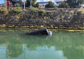 A 4x4 vehicle sinking in Dun Laoghaire Harbour on Wednesday afternoon