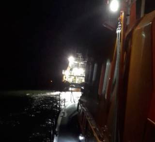 Valentia RNLI escorting the fishing vessel to Dingle Harbour