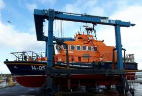 MGM&#039;s 50 ton travel hoist lifts the Dun Laoghaire lifeboat 