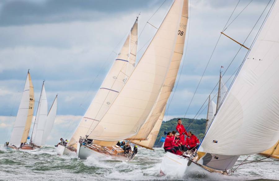 Sunshine Puts Classic Boats Back on Track at Cowes