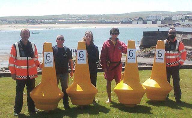  Pictured with the marker buoys in Kilkee, Co. Clare (L-R) James Lucey (Irish Coastguard), Robert Tweedy (Kilkee Sub Aqua Club), Clare McGrath (Clare County Council), Seamus Downes (Kilkee-based Lifeguard), Martony Vaughan (Irish Coastguard)