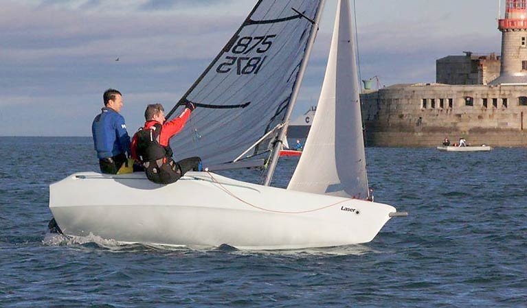 SID has been operating from Dun Laoghaire for more than 30 years after being founded by Glenans sailors. Here Paul ter Horst and Quentin Laurent race one of SID’s Laser Vagos