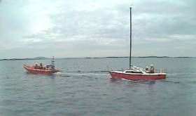 Clifden RNLI&#039;s inshore lifeboat taking the solo yacht under tow