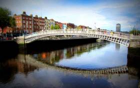 The Hal&#039;penny Bridge over the River Liffey in Dublin