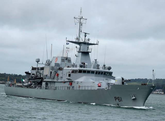 Lé Samuel Beckett, an Irish Naval Service patrol vessel, detained the Portuguese vessel approximately 200 nautical miles south of Fastnet Rock