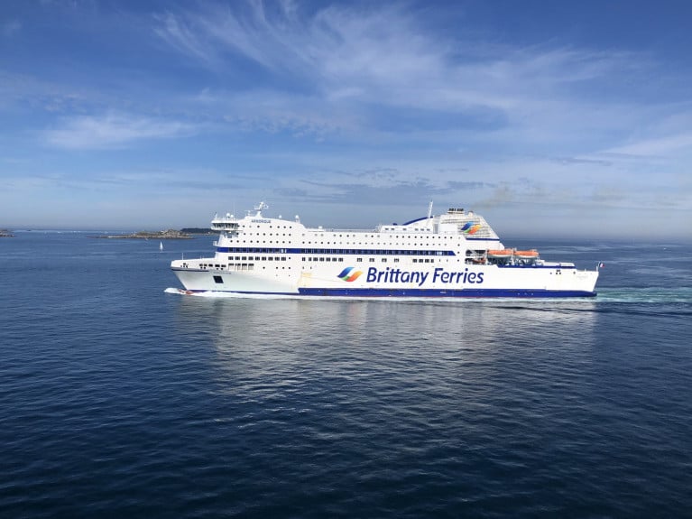 All Brittany Ferries routes between Ireland-France and Spain are operating to a 'full' service following Covid-19 government related restrictions lifted after ceasation of services for more than three months. Flagship cruiseferry Pont-Aven recently resumed Cork-Roscoff summer sailings but AFLOAT noted that from next year (2021) the season is to be boosted with cruiseferry Armorique offering holidaymakers more options. The 29,468 gross tonnage cruiseferry currently operates daily Roscoff-Plymouth sailings on the English Channel in tandem with Pont-Aven which also serves Plymouth-Santander, Spain. 