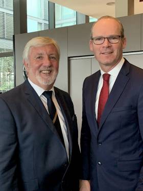 Michael McCarthy of Cruise Europe and Simon Coveney, Minister for Foreign Affairs and Trade at the Cruise Europe summit on Brexit held in Dublin. 