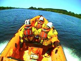 Enniskillen RNLI crew approaching the casualty vessel that had reported a fire on board