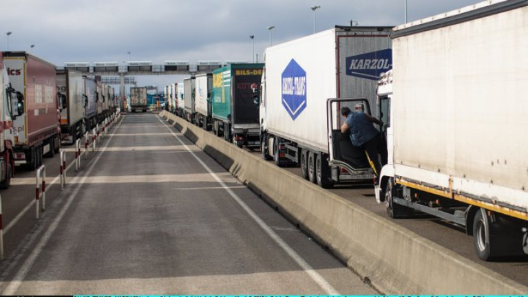An IT system set up by the French authorities will not be able to distinguish between British and Irish lorry drivers transporting food consignments through the UK “landbridge”.