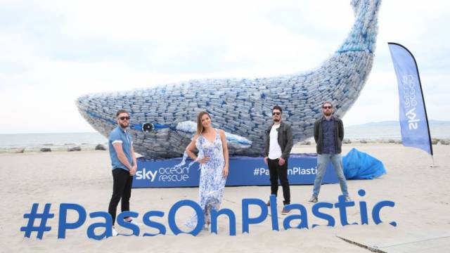 The Riptide Movement and Amanda Byram #PassOnPlastic as part of Sky Ocean Rescue’s campaign