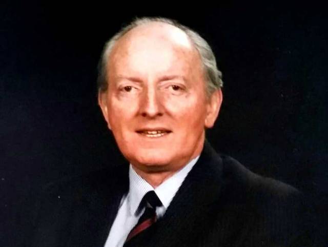 Derek Martin. He was the personification of Dublin’s interaction with the sea, having at various times been Chairman of Dublin Port & Docks Board, Commodore of Dublin Bay Sailing Club, and Commodore of the Royal Irish Yacht Club