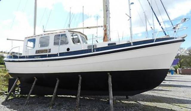 A classic Rogger 36 ketch-rigged motor-sailer brings a very attractive boat centre-stage