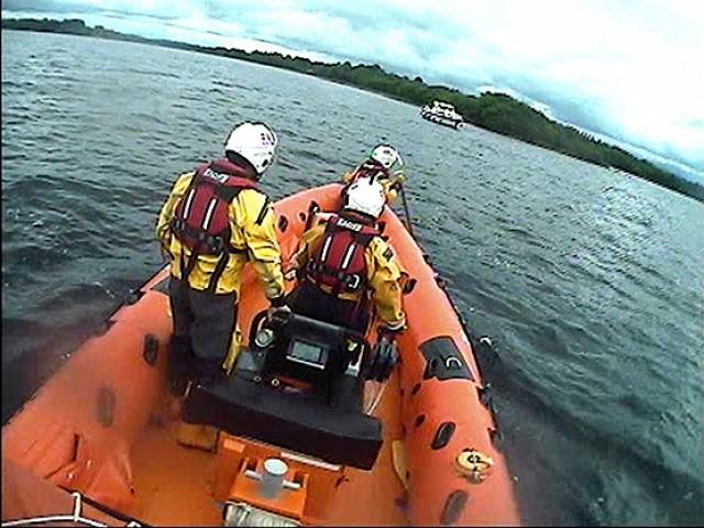 Lough Derg RNLI attend a cruiser aground at Ryan's Point