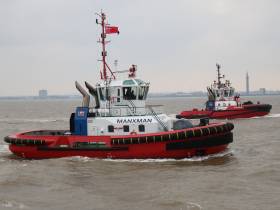 SMS Towage’s new tug, Manxman makes maiden voyage down the Humber estuary in the UK and where several ports line this coastline that leads to the North Sea.  Among the SMS fleet is Irishman which transferred from Belfast in recent years to the North Sea and today Afloat noted in Solent waters having departing Portsmouth.