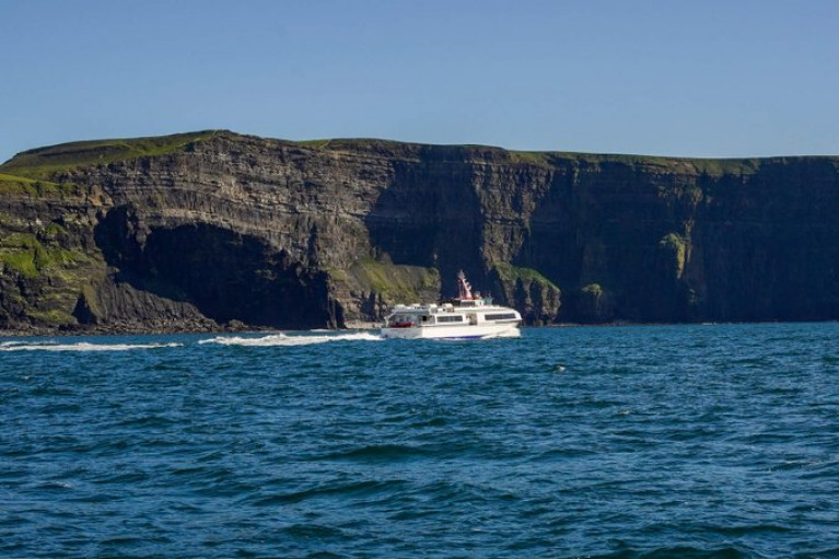 Starting from Good Friday, April 15th, Aran Island Ferries, will cruise from Galway City to Inis Mór and the Cliffs of Moher daily at 9.30 am. 