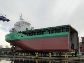 The latest newbuild for Arklow Shipping’s Dutch management company, Arklow Vanguard (aft section) is seen this week at a shipyard in north-eastern Netherlands. A predecessor, Arklow Valour of the ‘V’ class cargoships became the first newbuild of 2017 for ASL and is currently moored at the Port of London along with a fleetmate, Arklow Cadet completed last year. 