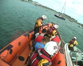 Skerries RNLI rescuing four men after their speedboat drifted onto rocks at Colt Island