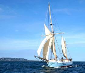 The restored Ilen of Limerick sails into Dublin Bay for the first time in 21 years for visits to Poolbeg, Dun Laoghaire and Howth. This weekend, she’s back in her birthplace of Baltimore