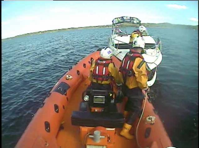 The lifeboat took the cruiser off the rocks and towed it to Dromineer Harbour, where, at 6.15pm, it was safely tied alongside