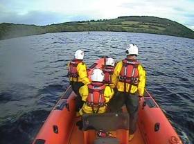 Lough Derg RNLI arriving at the 18ft boat with engine failure at Castlelough